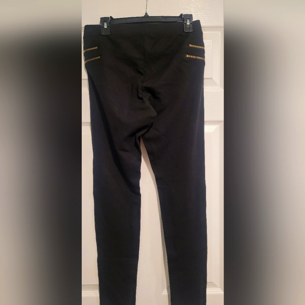 NWOT Black Jennifer Lopez leggings. Size M - Picture 2 of 2